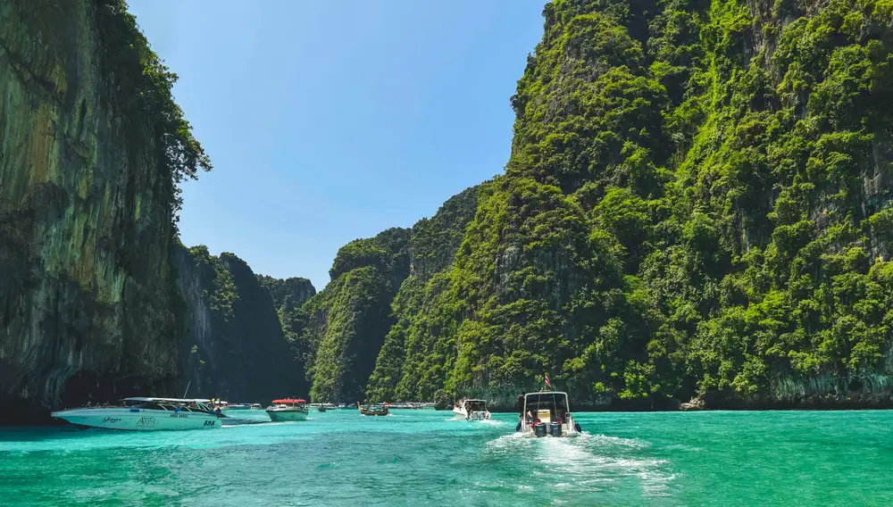 Speedboat cutting across the Andaman Sea toward Phi Phi on a Phuket speedboat tour